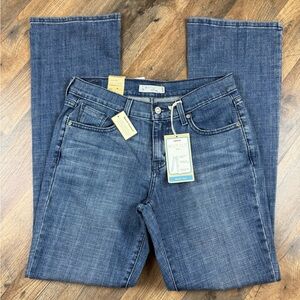 Levi's Women's Boot Cut Jeans 515 Mid-rise